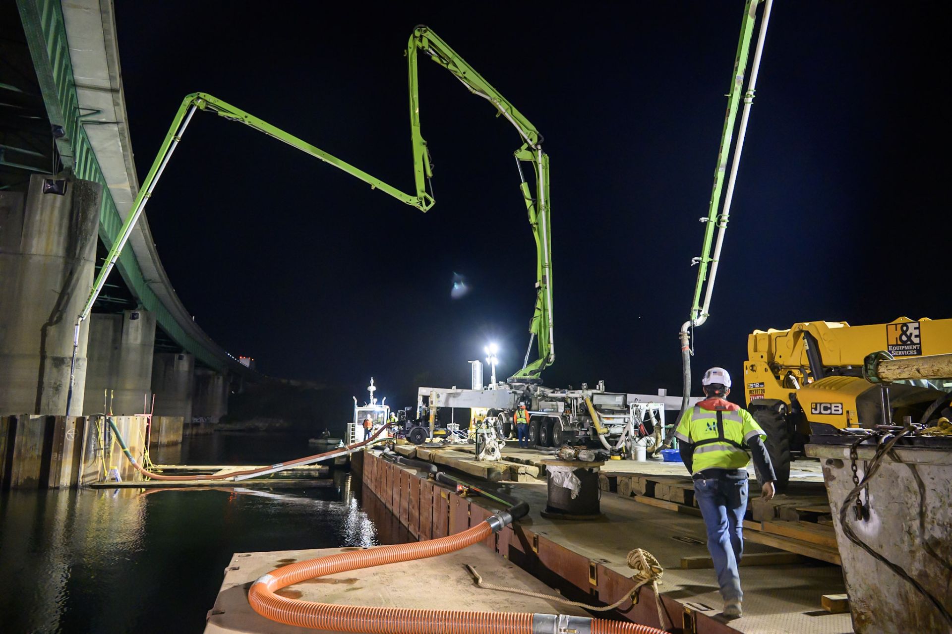 American River Constructors (a CEC and Granite Joint Venture) recently completed a tremie pour for scour protection of a pier in the American River